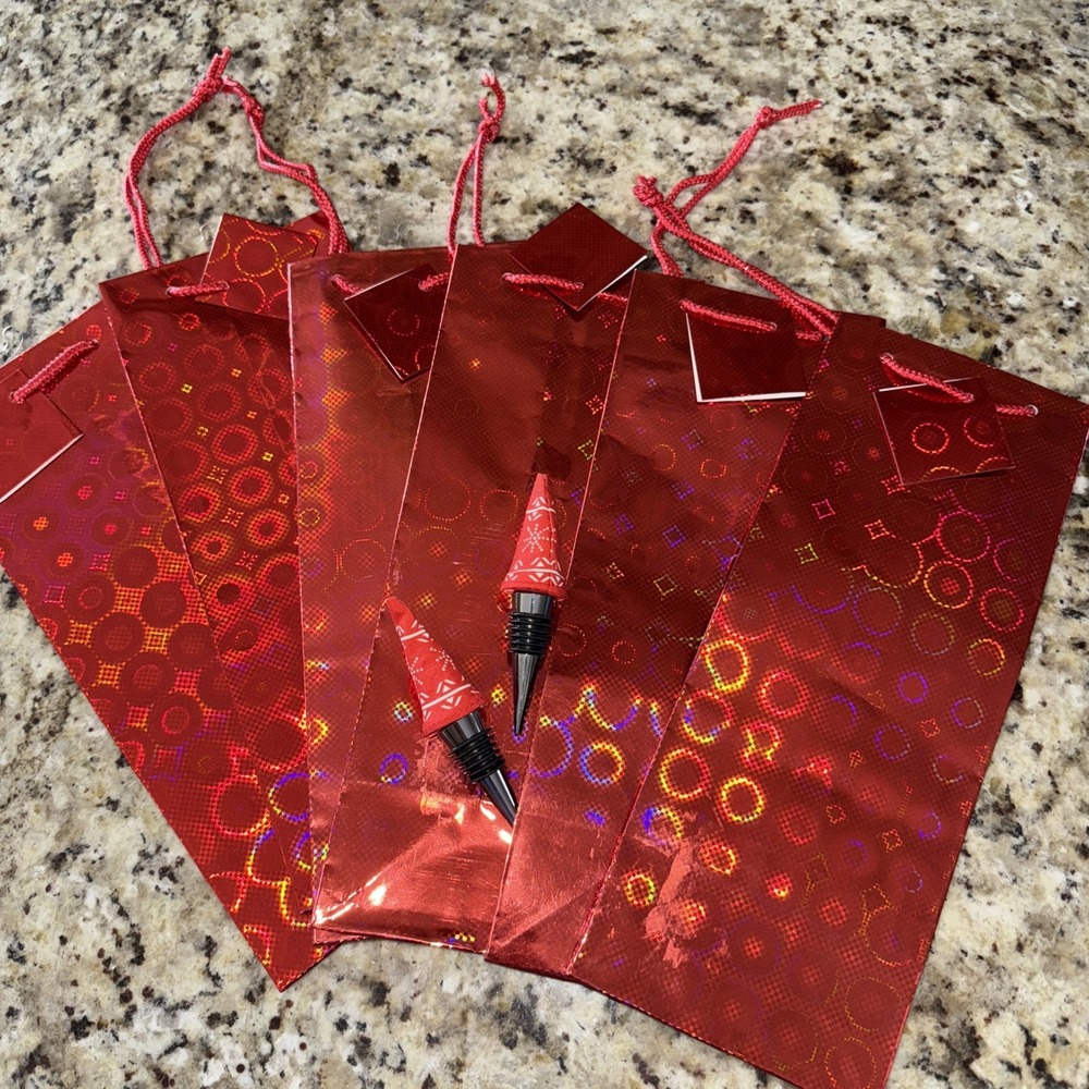Red Foil 6 Pack Wine Gift Bags with ‎ Card. 2 Christmas Seasoned Wine Corks 4539